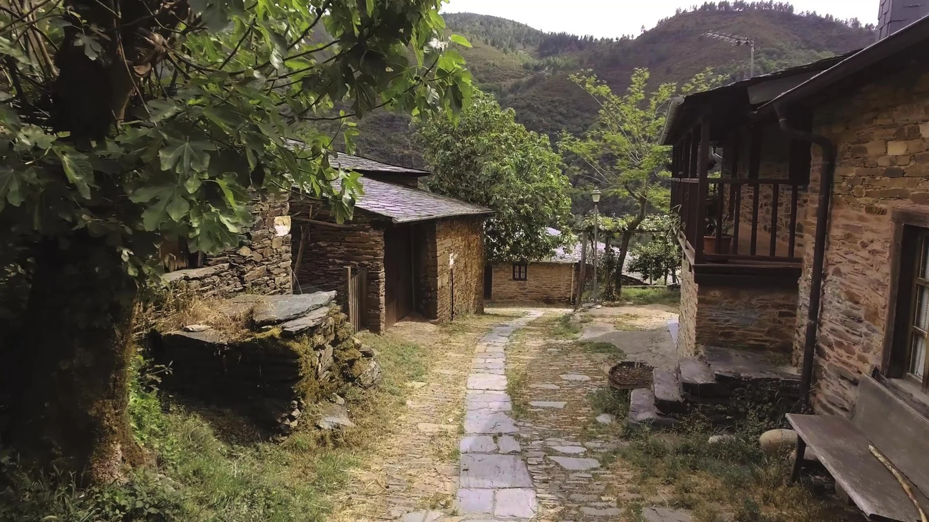 Aldea Rural Tu sueño rural por solo 65.000 euros: descubre esta aldea gallega en venta