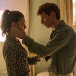 Eddie Redmayne y Úrsula Coberó en una escena de "Chacal"