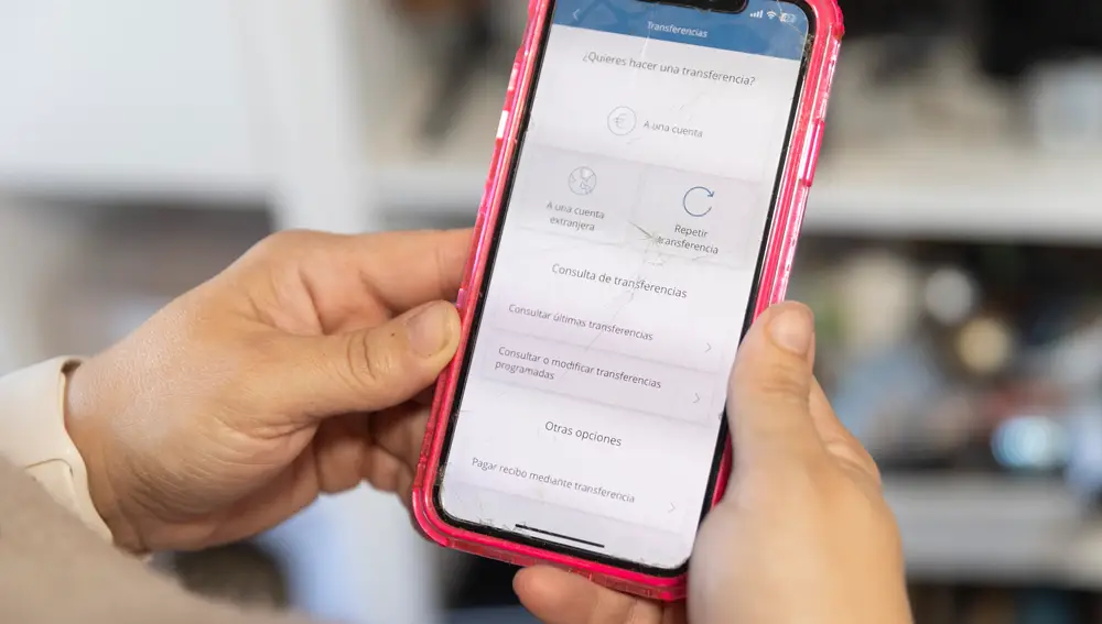 La banca ofrece desde ayer transferencias de dinero instantáneas al mismo precio que las normales