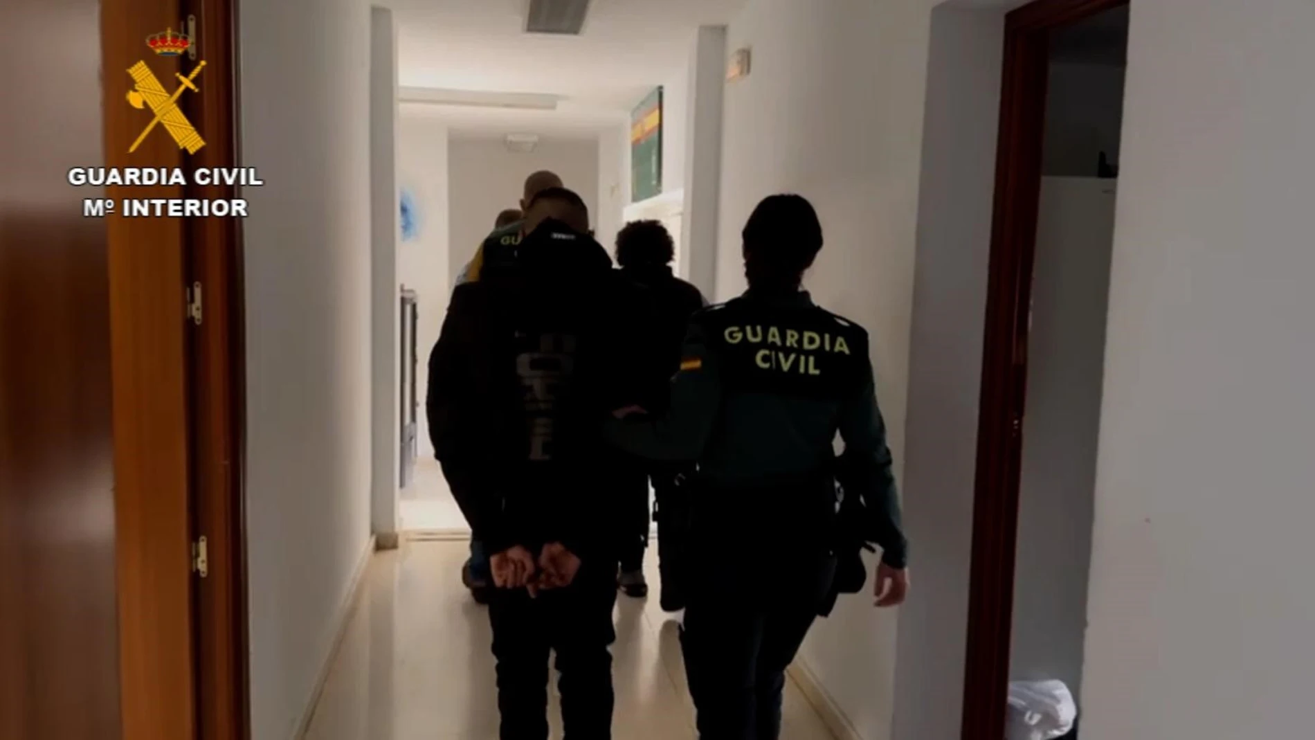 Detienen a cinco personas, entre ellos un padre y su hijo menor, por robar en casas en El Ronquillo REMITIDA / HANDOUT por Guardia Civil Fotografía remitida a medios de comunicación exclusivamente para ilustrar la noticia a la que hace referencia la imagen, y citando la procedencia de la imagen en la firma 10/01/2025