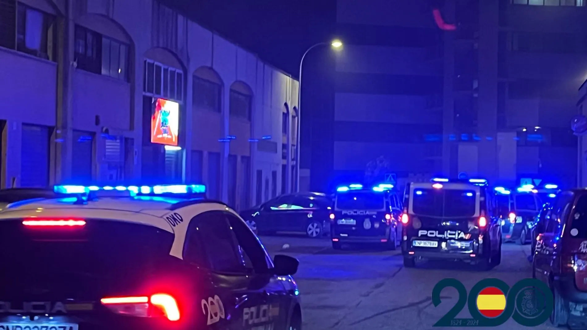 Cierran tres discotecas en Sevilla por incumplir medidas e identifican a 234 personas con drogas y armas