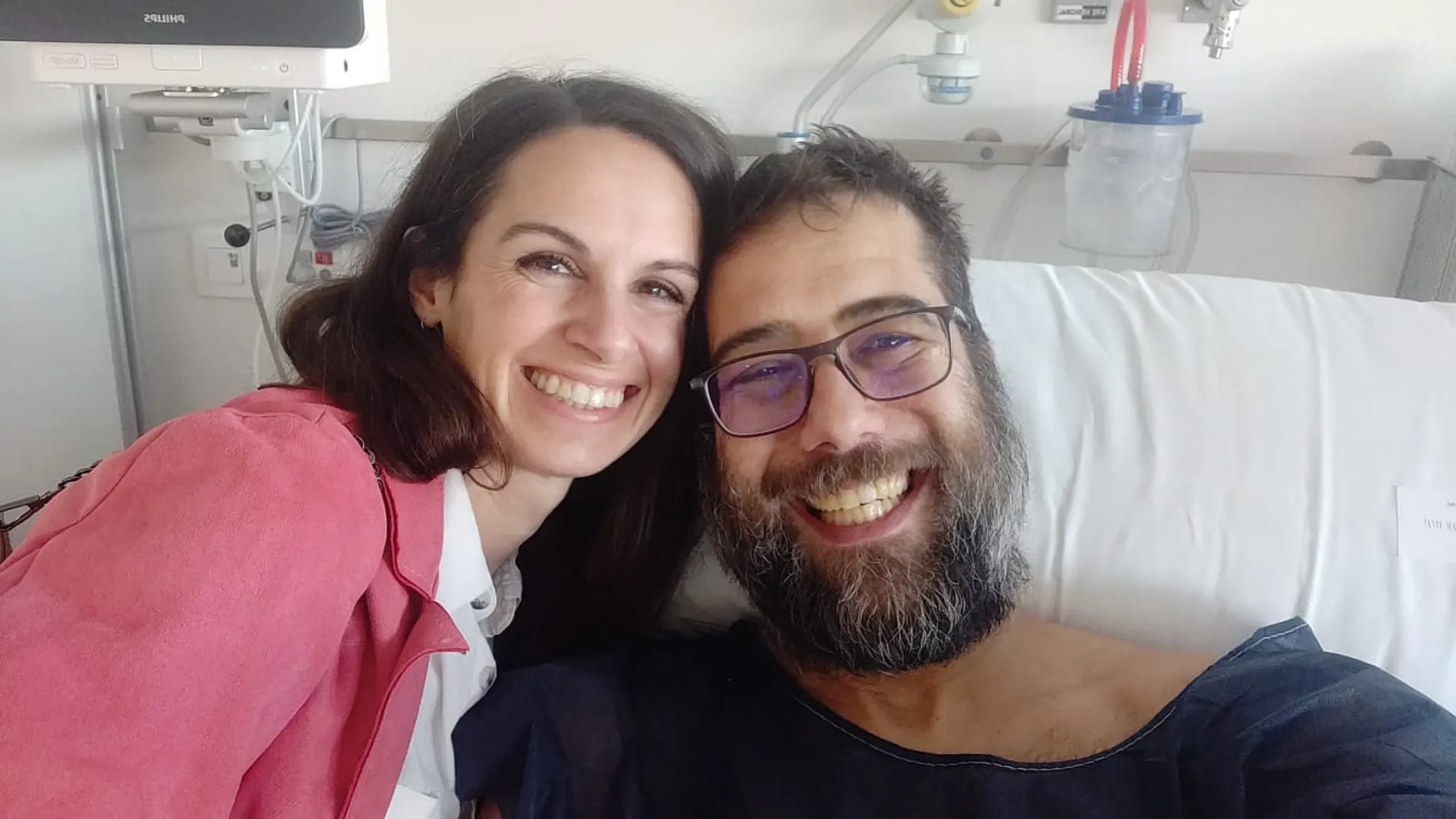 Ignacio, junto a su mujer, en una revisión reciente