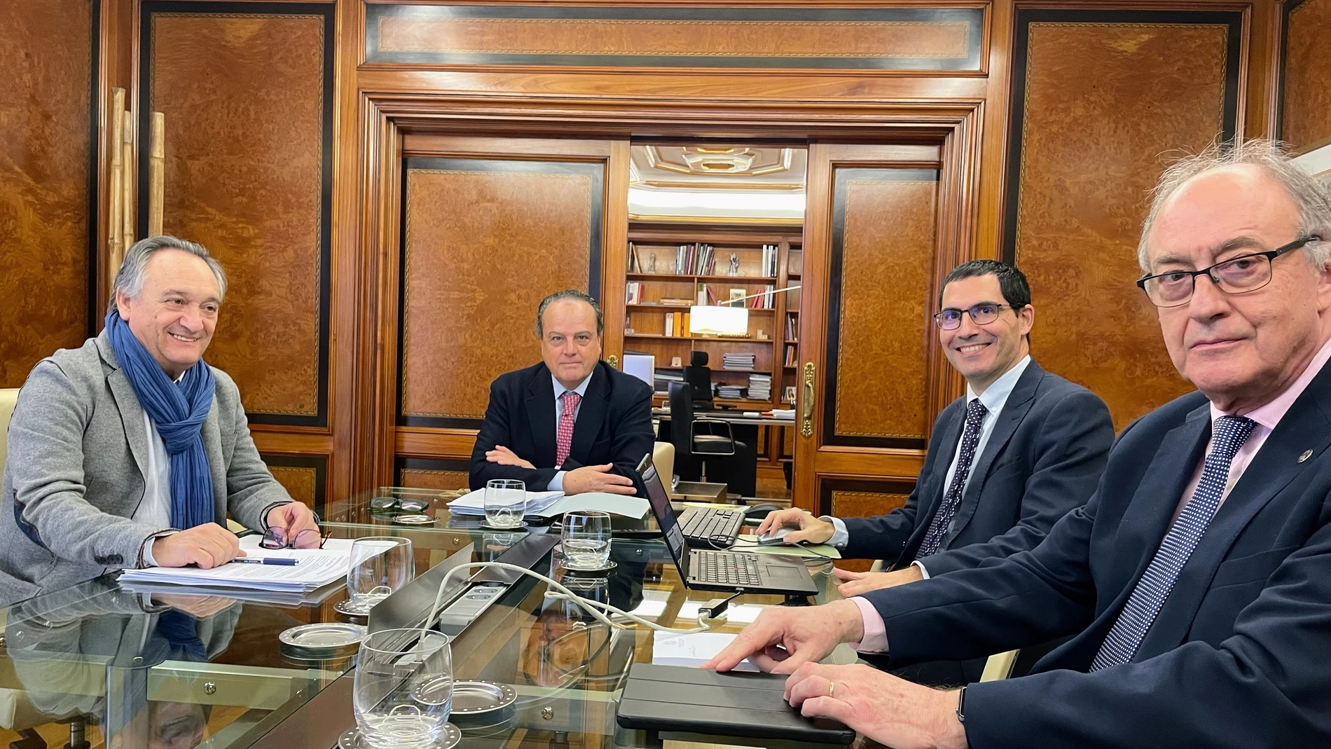 Mario Amilvia preside una reunión del Consejo de Cuentas de Castilla y León