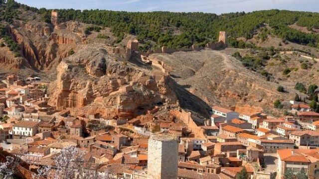 Vuelve al pasado en este rincón de Zaragoza: tiene una muralla de la época medieval