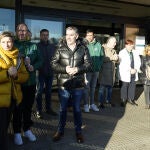 El presidente autonómico de la Central Sindical Independiente y de Funcionarios de Castilla y León, Benjamín Castro (C), junto a la presidenta provincial de CSIF León, Ofelia Rodríguez, y el responsable de la Agrupación Comarcal y del sector de Sanidad en El Bierzo, Maximino Prieto (2I), durante su comparecencia en el hospital El Bierzo de Ponferrada para aanalizar la situación de la estabilización del personal sanitario