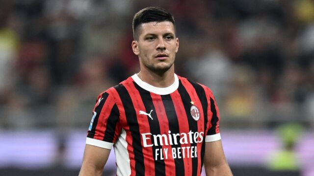 Luka Jovic con el Milan