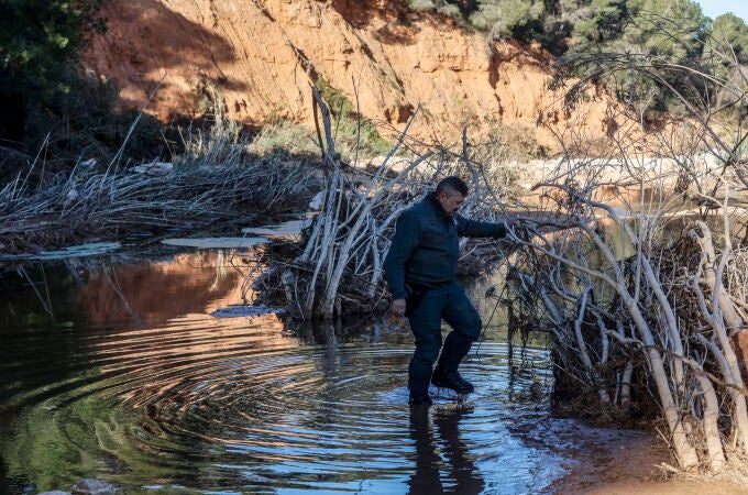 La geolocalización sitúa a la Guardia Civil en Pedralba (Valencia) en busca de un desaparecido en la DANA