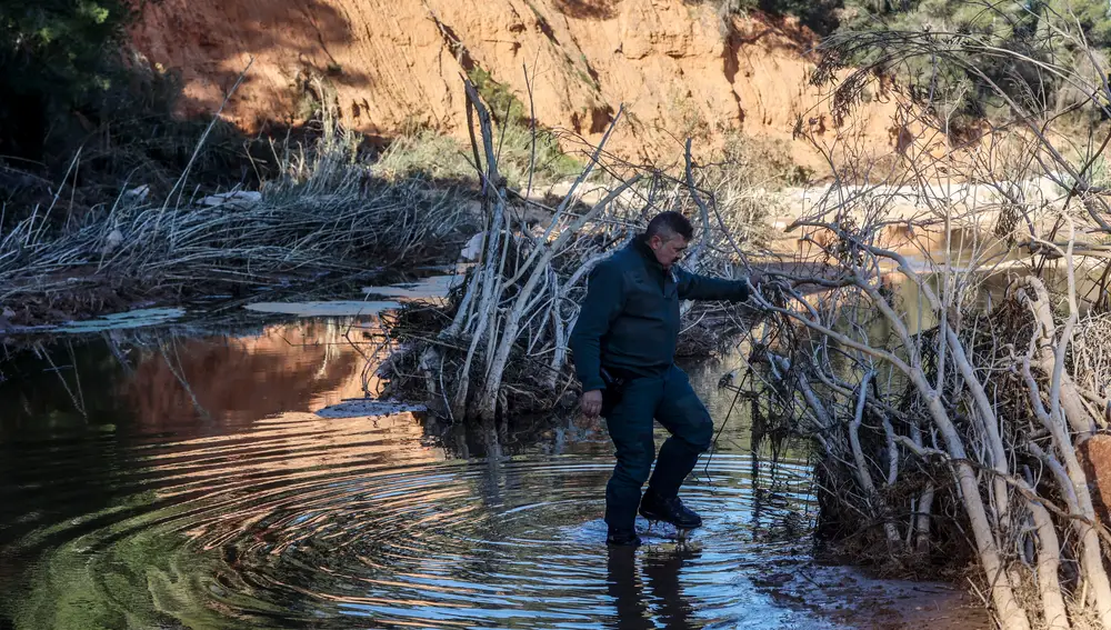 La geolocalización sitúa a la Guardia Civil en Pedralba (Valencia) en busca de un desaparecido en la DANA
