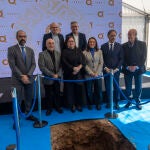  La consejera de Agricultura, Ganadería y Desarrollo Rural, María González Corral, asiste al acto de colocación de la primera piedra de la nueva fábrica de Tebrio, junto a Carlos García Carbayo y Vicente del Bosque, entre otros