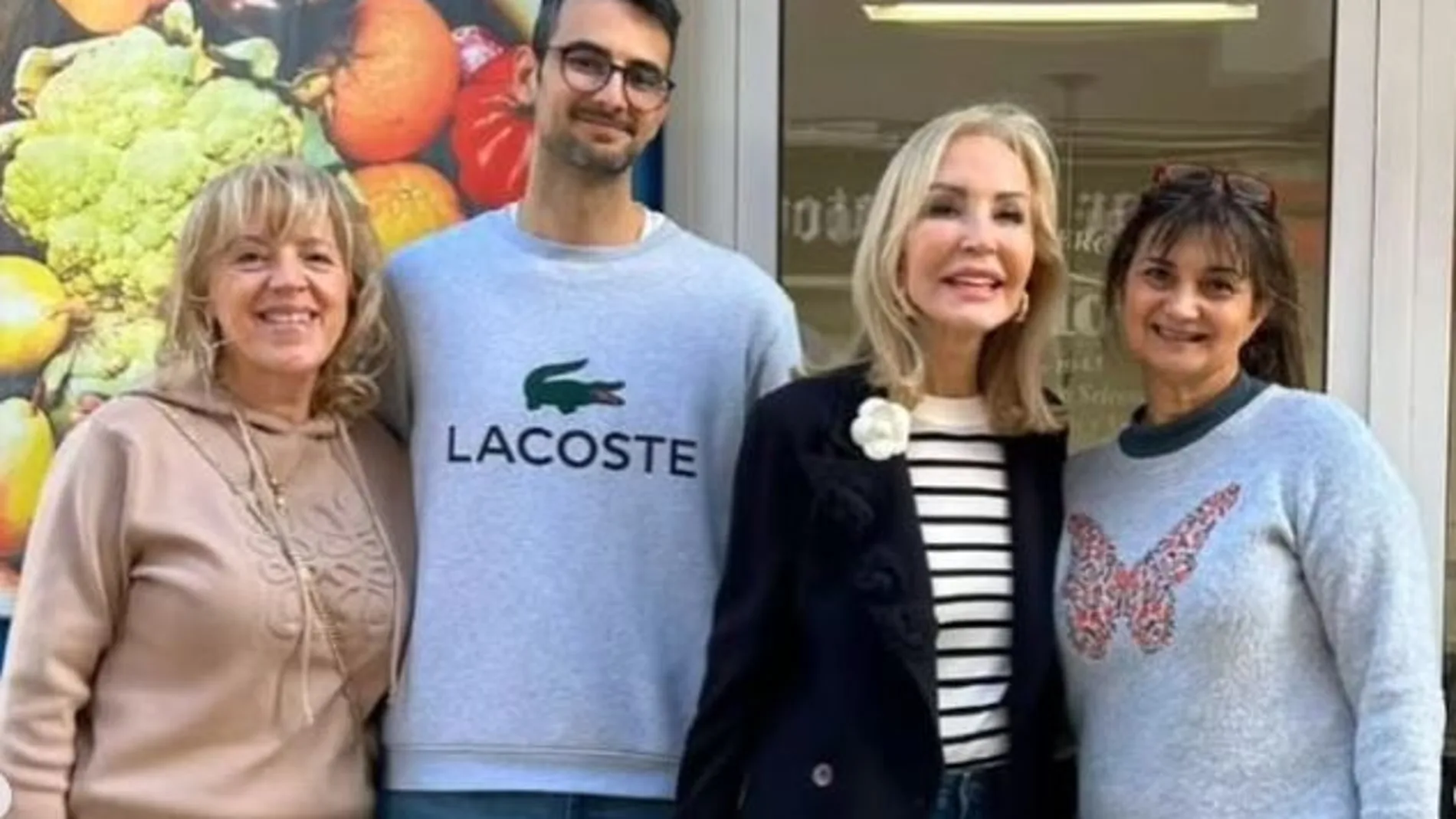 Carmen Lomana en su visita a los afectados de la Dana de Valencia