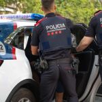 Los Mossos detienen a tres jóvenes en Barcelona por una presunta agresión sexual