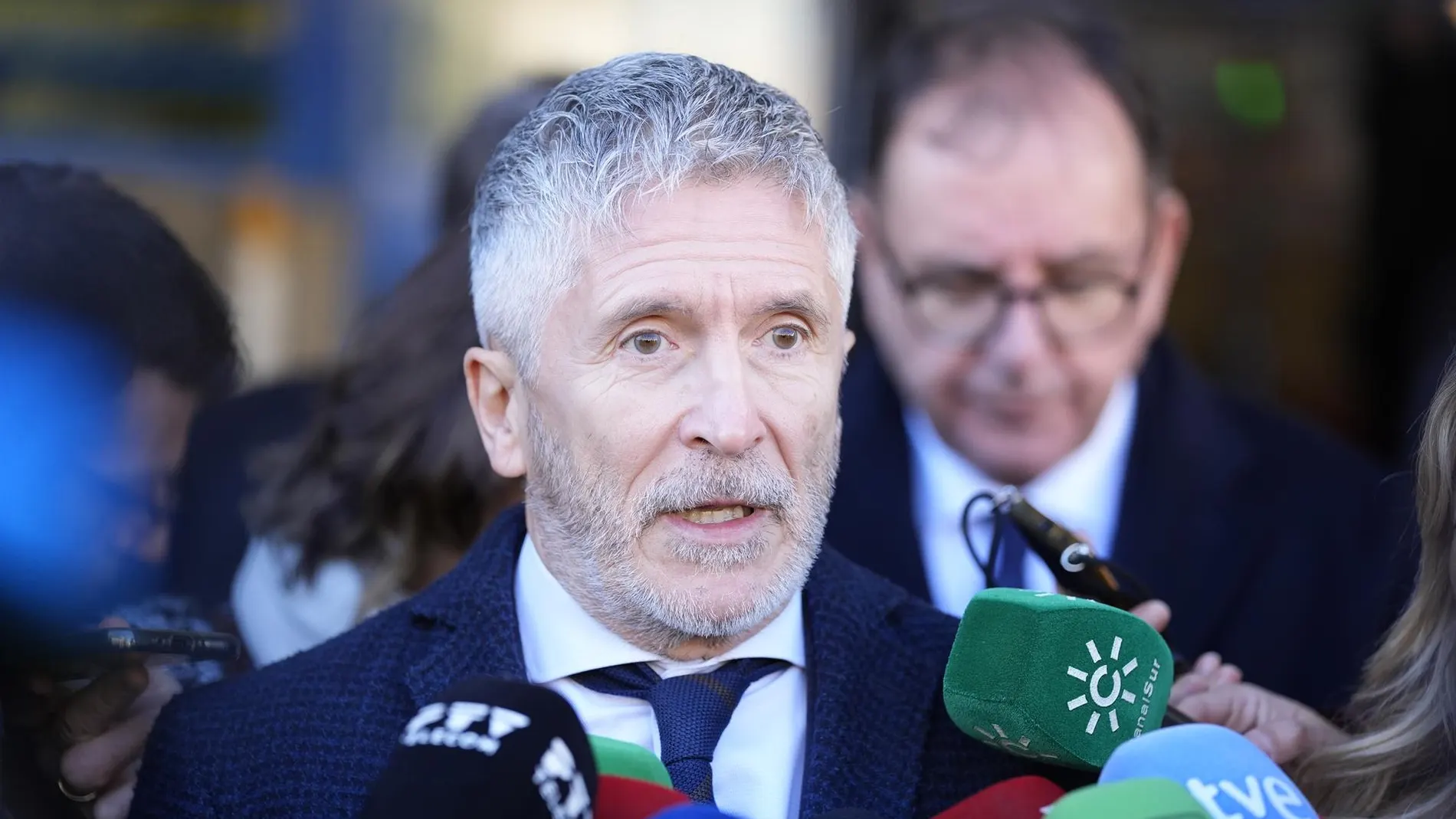 AMP.- Marlaska critica la "máxima inmoralidad" de Mazón y la "pura xenofobia" del PP al comparar Gaza con la dana