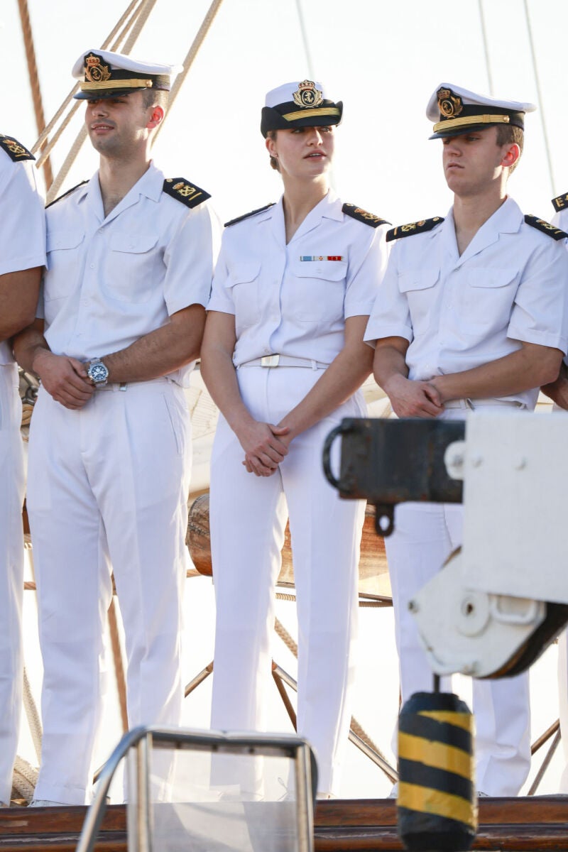 El uniforme de la Princesa Leonor en Tenerife.