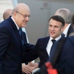 Najib Mikati da la bienvenida al presidente francés