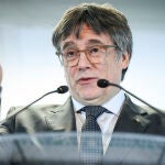 Puigdemont suspende negociaciones con el PSOE y le exige una reunión urgente en Suiza