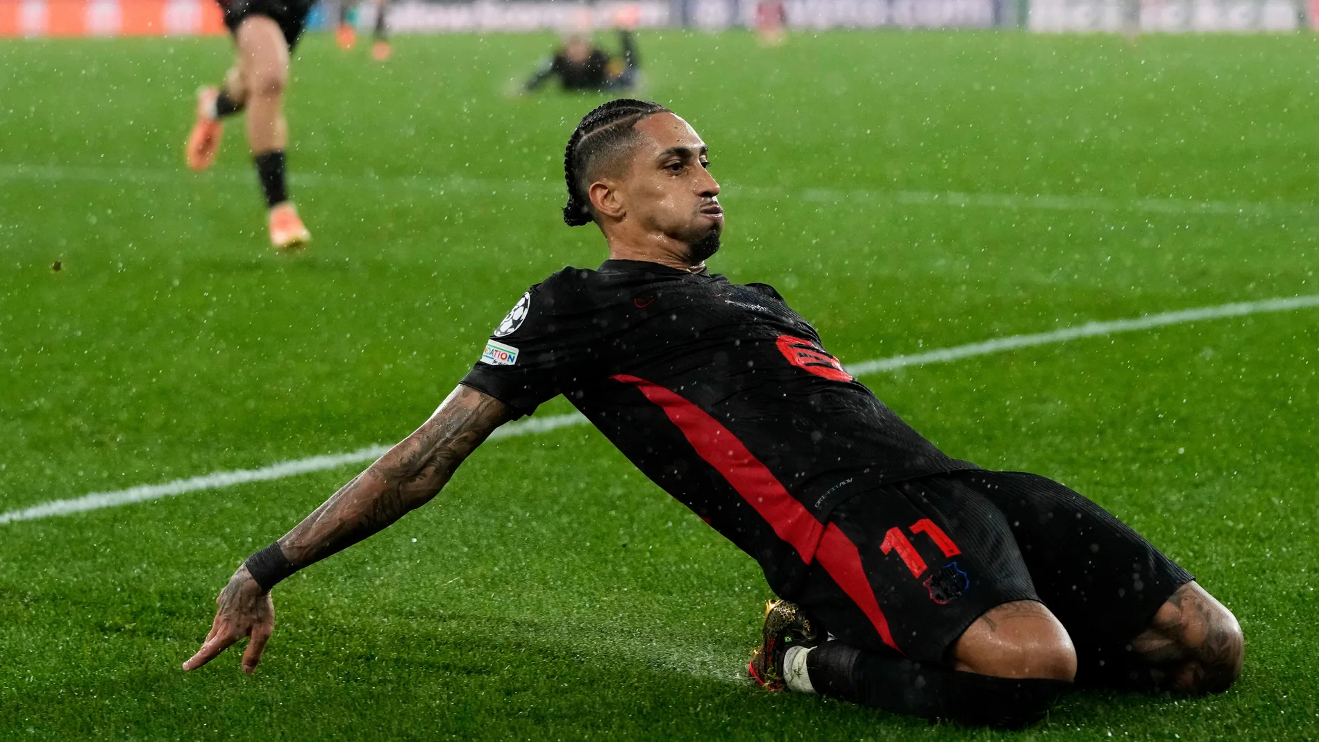 Barcelona's Raphinha celebrates his side's fifth goal during a Champions League opening phase soccer match between SL Benfica and FC Barcelona at the Luz stadium in Lisbon, Tuesday, Jan. 21, 2025. (AP Photo/Armando Franca)
