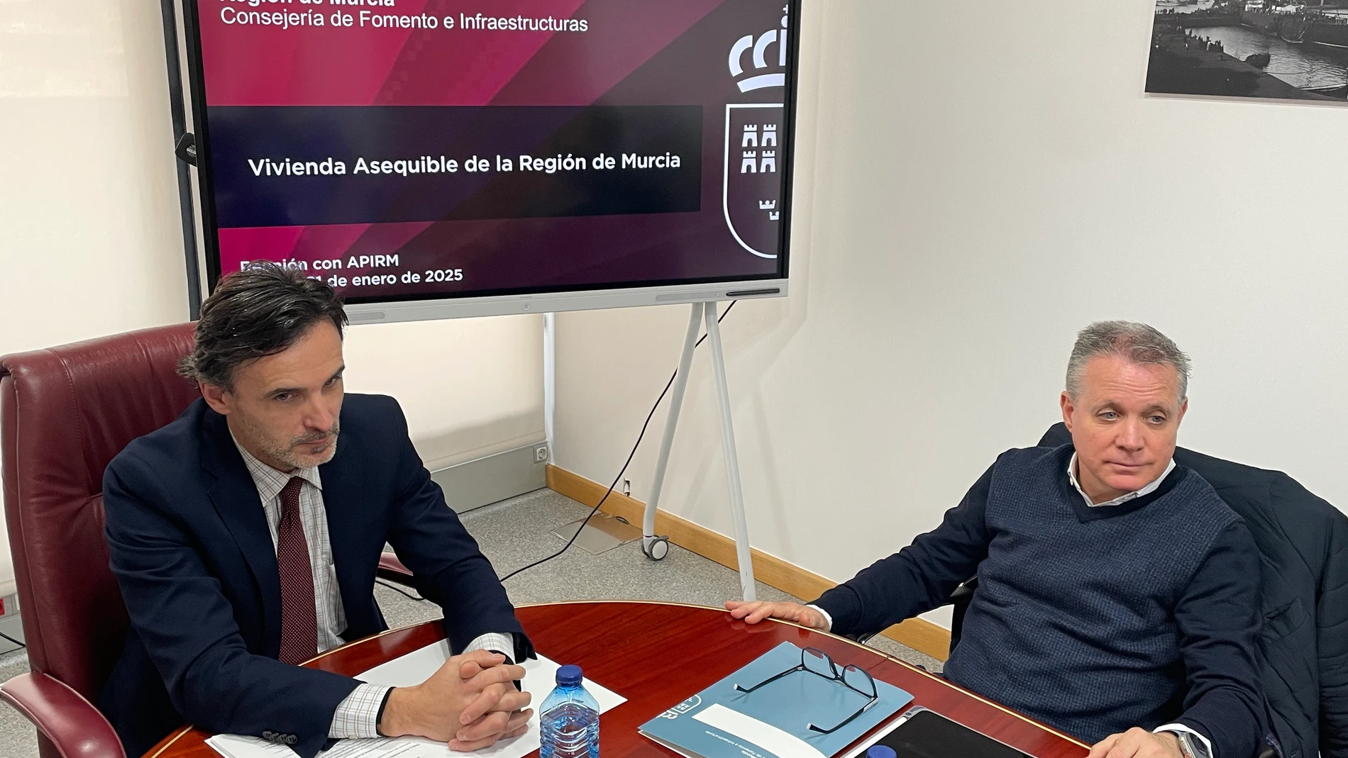 El consejero de Fomento e Infraestructuras, Jorge García Montoro, celebra una reunión con la Asociación de Promotores Inmobiliario en el marco de la ronda de contactos para dar a conocer el nuevo modelo de ‘Vivienda asequible de la Región de Murcia´.