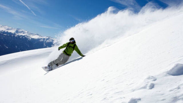 ¿Por qué en algunas estaciones de esquí se prohíbe el snowboard? este es el motivo