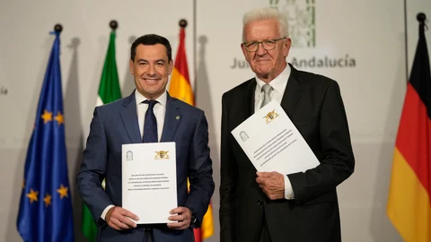 Juanma Moreno y Winfried Kretschmann tras firmar la Declaración de Intenciones Conjuntas en 2023