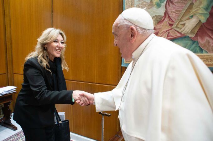 Carolina España con Su Santidad