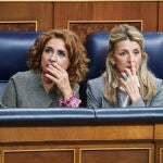 Yolanda Díaz y María Jesús Montero en el Congreso. David Jar