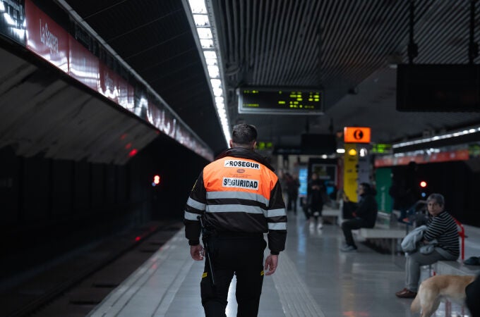 Los vigilantes del Metro de Barcelona harán huelga indefinida tras la agresión a un trabajador