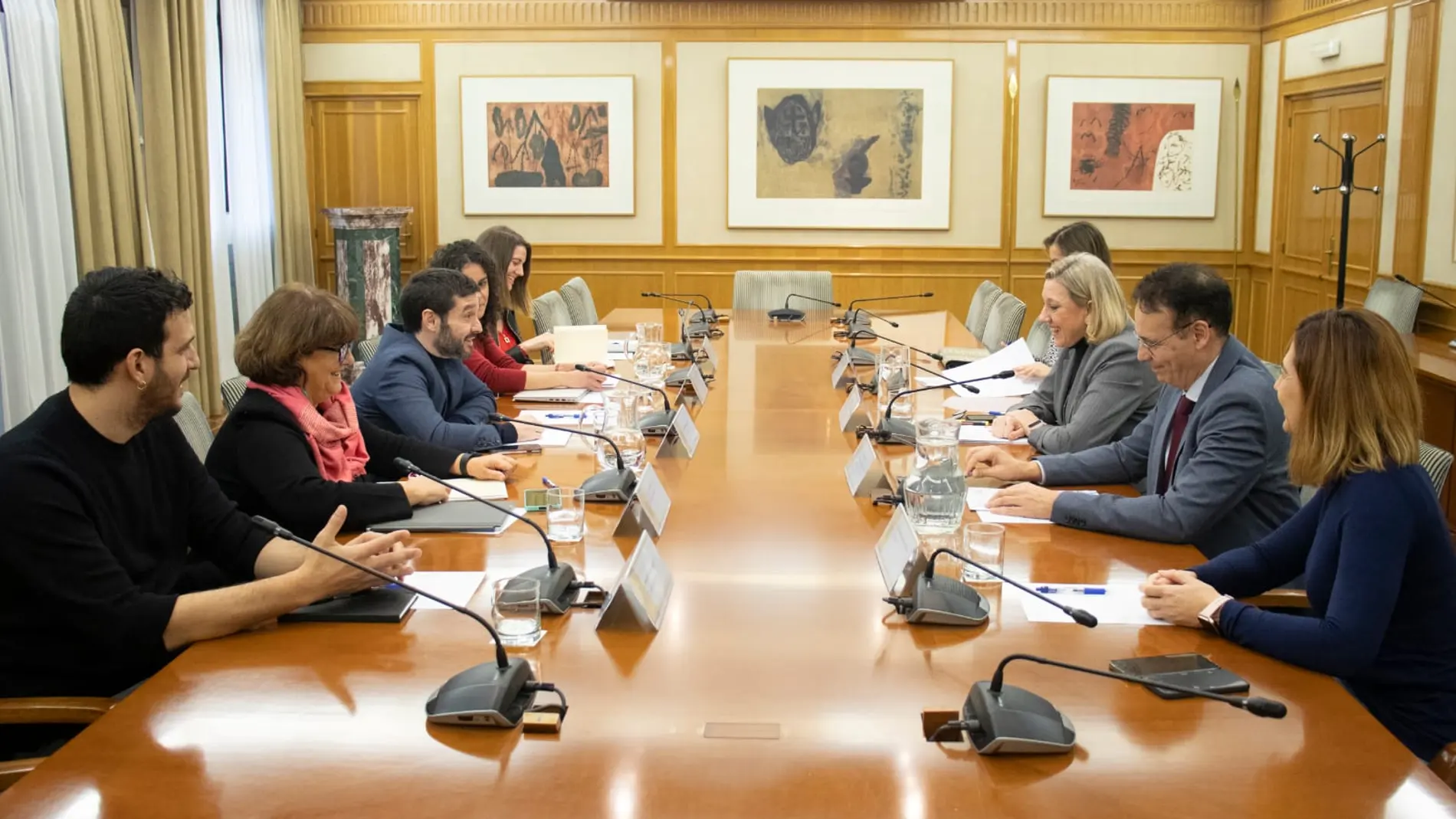 La vicepresidenta Isabel Blanco durante la reunión mantenida con el ministro