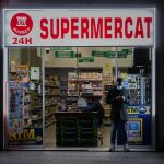 Imagen de un supermercado de 24 horas en Barcelona