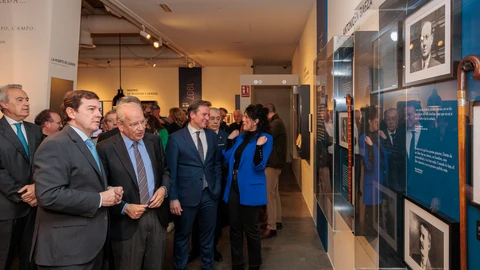Alfonso Fernández Mañueco inaugura la muestra ‘Los Machado. Retrato de familia’