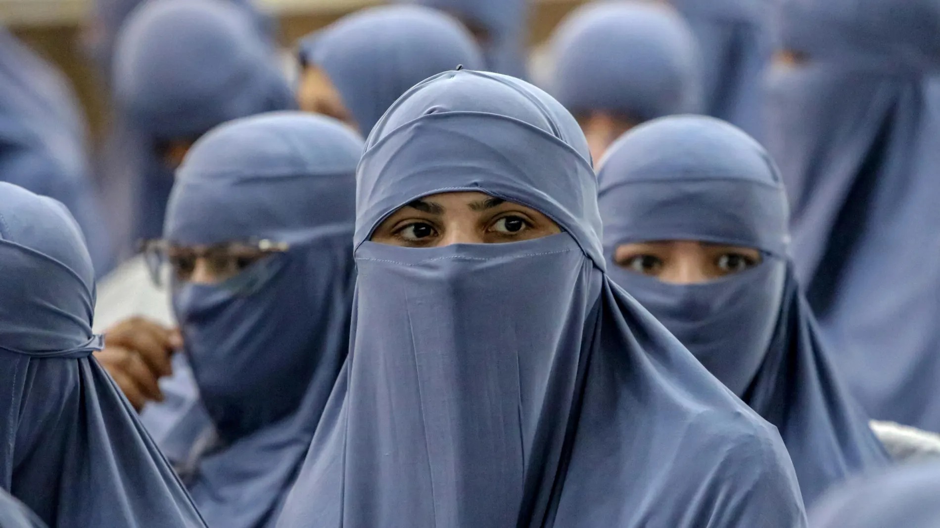 Kabul (Afghanistan), 23/01/2025.- Students attend a graduation ceremony for Afghan girls at Sheikh Abdul Qadir Jilani Religious School in Kabul, Afghanistan, 23 January 2025. Around 260 Afghan girls graduated from the religious school after completing their religious studies along with the academic curriculum. According to the Taliban Ministry of Education, there are over 18,000 public and private schools in Afghanistan serving more than 10 million students, while more than 21,000 religious s...