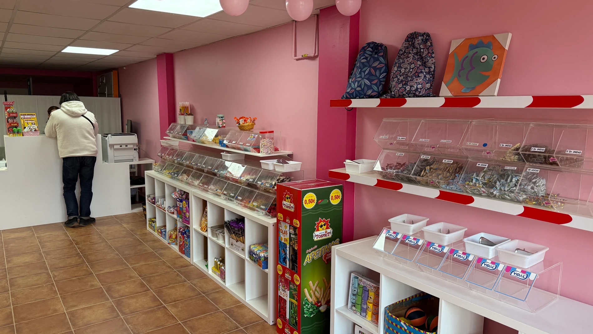 Maribel ha tenido que abrir su tienda como ha podido para empezar a facturar y sostener a su familia