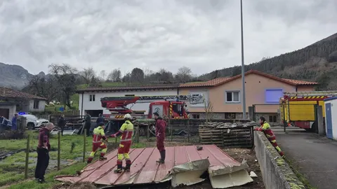 El 112 recibe este domingo 237 llamadas por incidencias relacionadas con el fuerte viento que azota Cantabria