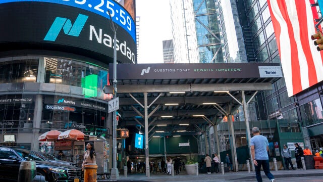 Wall Street abre en rojo y el Nasdaq baja casi un 3 %, arrastrado por Nvidia
