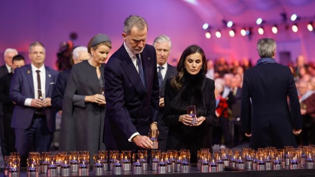 - Los Reyes de España participan en el acto de conmemoración del 80 aniversario de la liberación del campo de exterminio nazi de Auschwitz al que asisten cerca de 60 jefes de Estado, de Gobierno, ministros y diplomáticos, este lunes en Auschwitz-Birkenau (Polonia). 