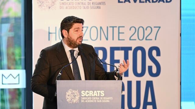 El presidente de la Comunidad, Fernando López Miras, inauguró la jornada ‘Horizonte 2027: los retos del agua’, organizada por Scrats