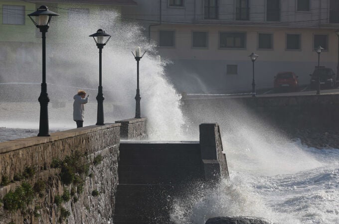 La borrasca Herminia pone en alerta a casi toda España, Galicia en aviso rojo