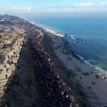 O.Próximo.- Unos 300.000 palestinos han regresado este lunes al norte de Gaza en el marco del alto el fuego