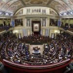 MADRID, 15/11/2023.- Vista del hemiciclo mientras el presidente del Gobierno en funciones, Pedro Sánchez (c, al fondo), se dirige a la Cámara en el primer día de su debate de investidura para exponer su nuevo programa de Gobierno y pedir la confianza a la Cámara para revalidar su mandato en la Moncloa, este miércoles, en el Congreso de los Diputados. EFE/Mariscal POOL