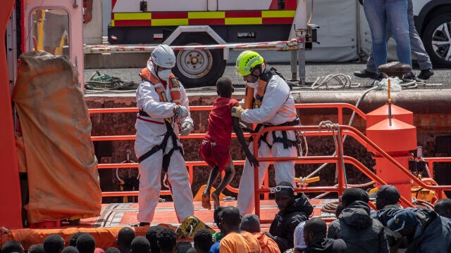 Salvamento Marítimo rescata a varios menores cerca del Puerto de la Restinga, en el Hierro