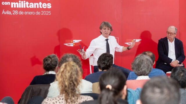Carlos Martínez en un encuentro con militantes de Ávila