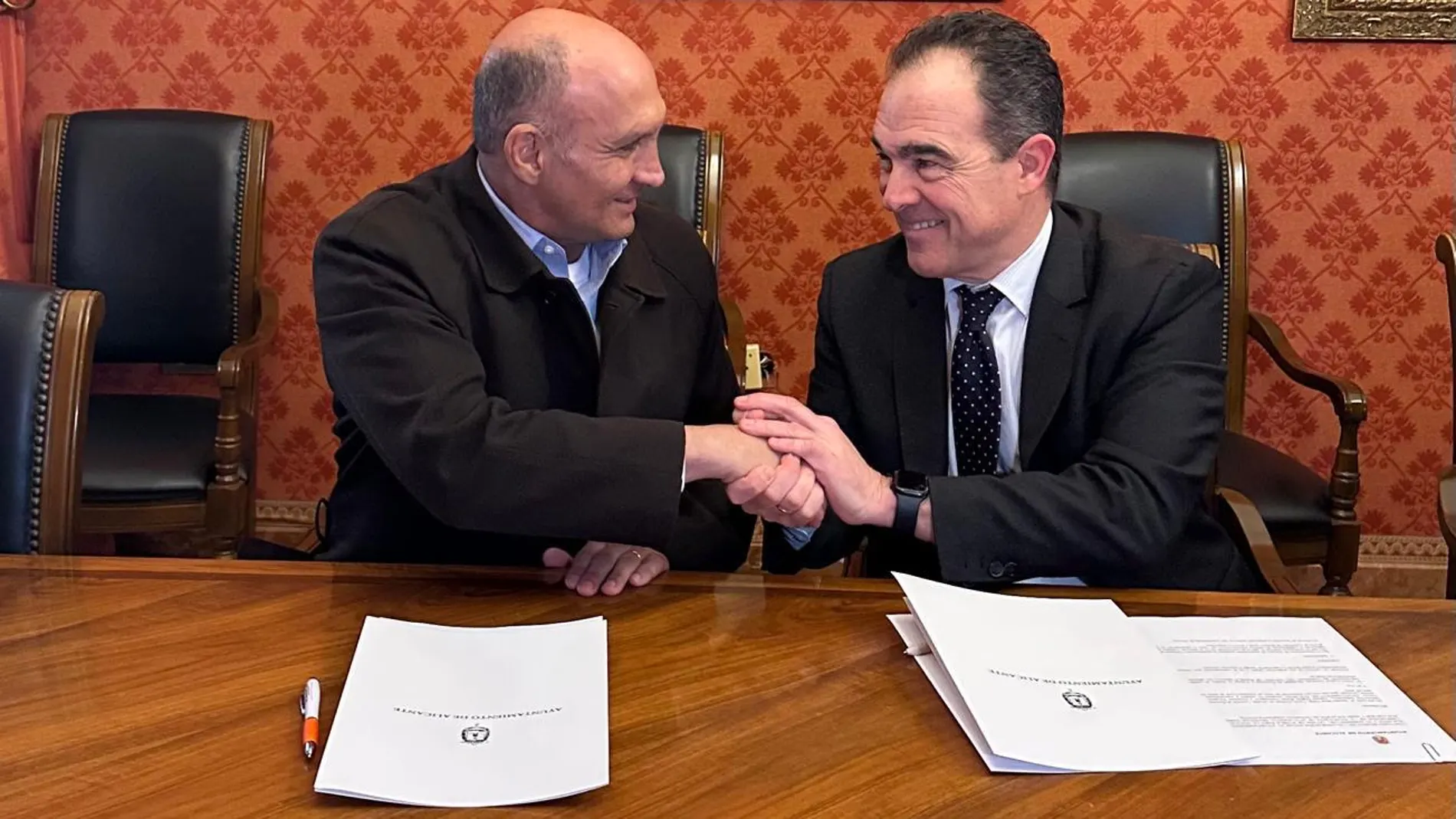 el secretario de Economía y Empleo del Estado mexicano de Puebla, Víctor Gabriel Chedraui, y el concejal de Innovación de Alicante, Toño Peral, hoy en Alicante