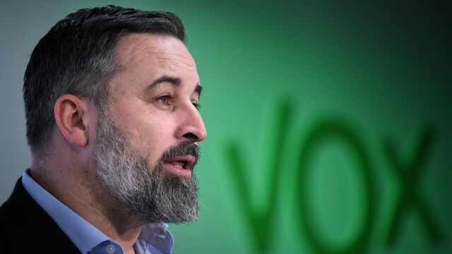 Abascal ve "desolador" que el PP vote junto a Sánchez "cuando está en dificultades" y defiende a Vox como la alternativa