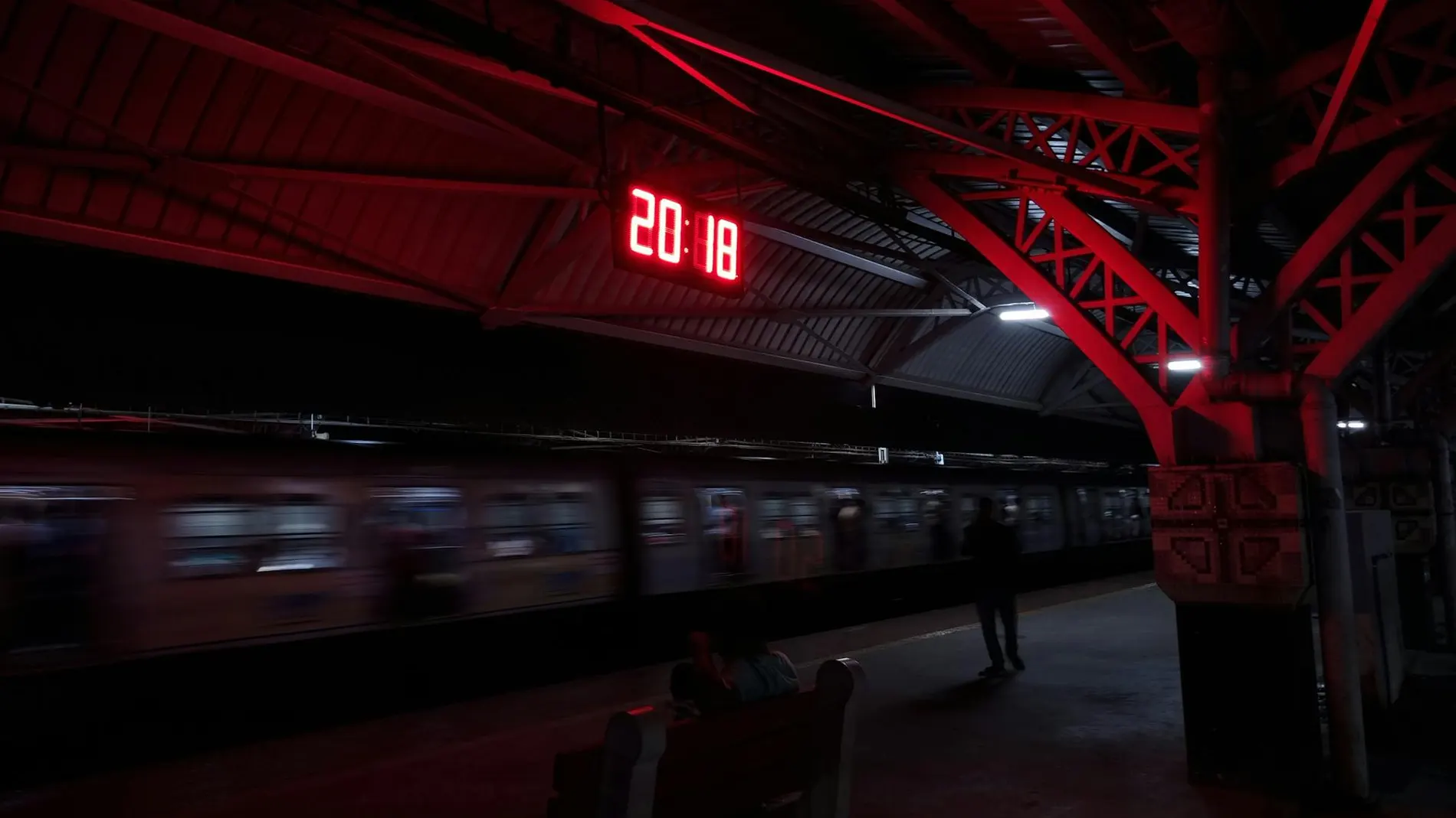 Hora en estación de metro