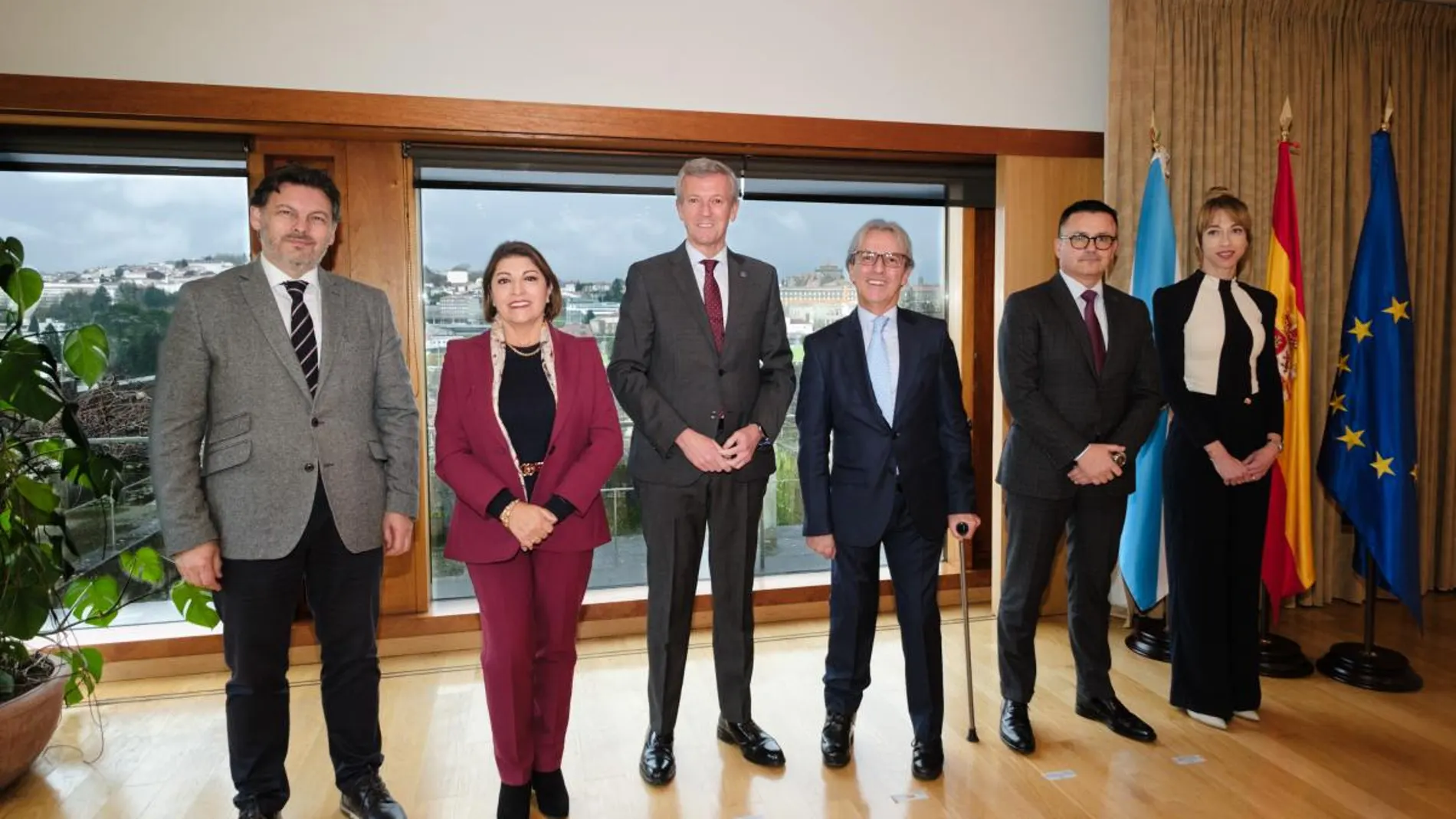 Rueda se reúne con los embajadores de Colombia y Ecuador para evaluar posibles colaboraciones laborales con Galicia