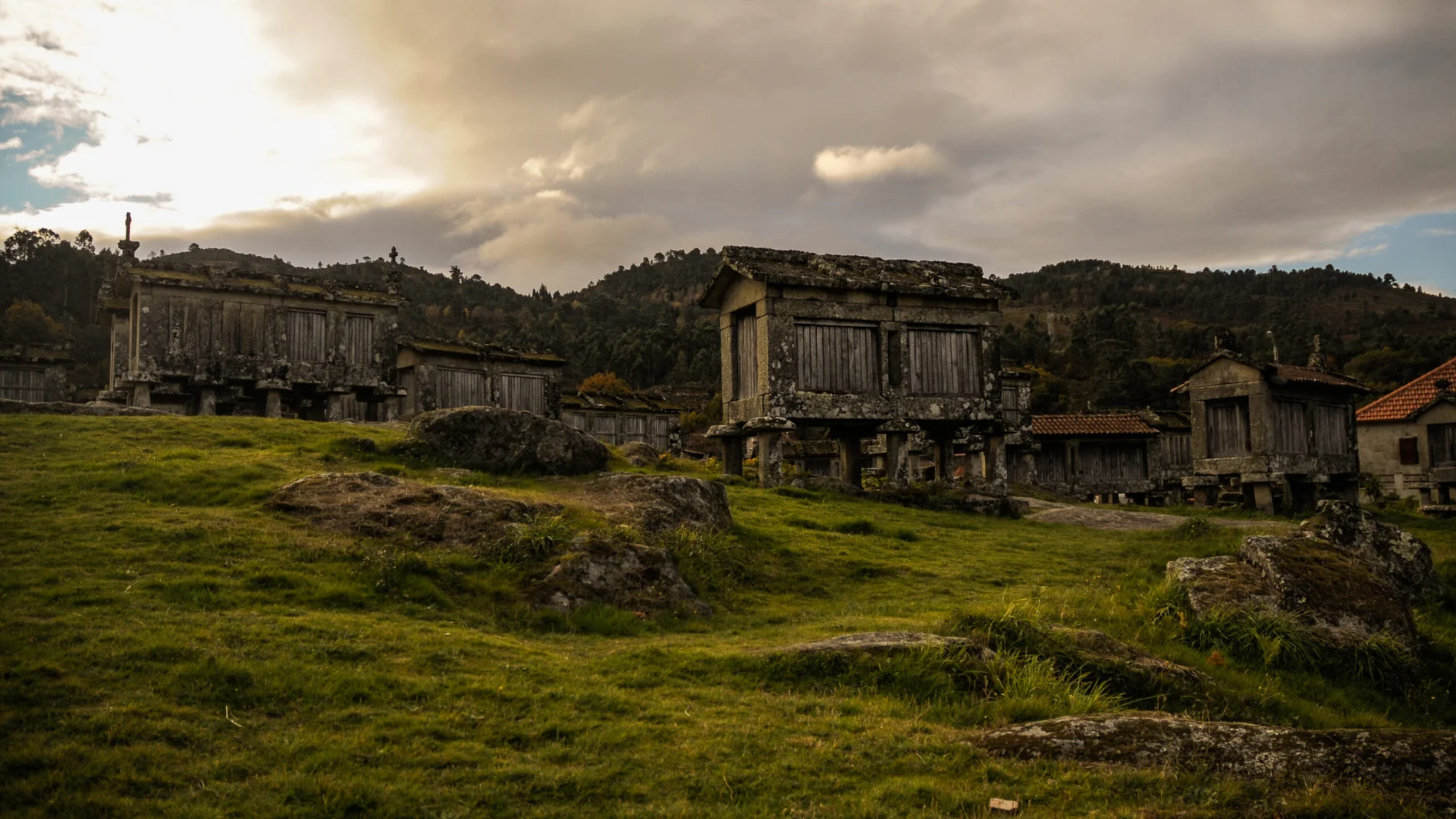Así es la mayor concentración de hórreos de la Península a sólo 10 minutos de Galicia