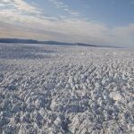 La capa de hielo de Groenlandia se está agrietando más rápido