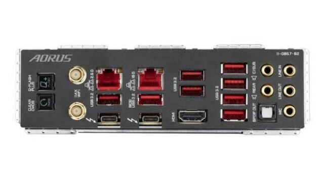 Conectividad en la parte trasera de un ordenador, con puertos USB 3.2 identificables por su color rojo. 