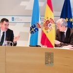 El conselleiro de Educación, Ciencia, Universidades y FP, Román Rodríguez, hoy, con el presidente de la Xunta.