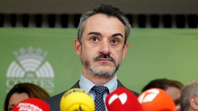 El nuevo portavoz de Vox en las Cortes de Castilla y León David Hierro atiende a los medios de comunicación