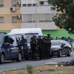 Efectivos de la Policía Nacional desplegados en el Polígono Sur